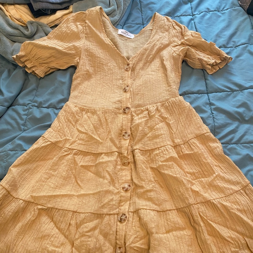 Size S boutique tiered short dress, yellow